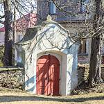 Nebovidy - kostel sv. Petra a Pavla, hřbitovní brána (2012)