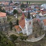 Nebovidy - kostel sv. Petra a Pavla, pohled od západu (2018)