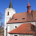 Nebovidy - kostel sv. Petra a Pavla, pohled od jihu (2012)