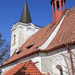 Nebovidy - kostel sv. Petra a Pavla, pohled od jihovýchodu (2012)