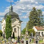 Nebovidy - kaple sv. Rodiny na hřbitově (2020)