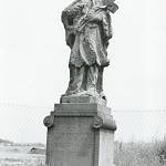 Kolín - socha sv. Jana Nepomuckého na Veltrubské (1975, foto Jaroslav Kronus, SOkA Kolín)