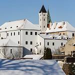 Zásmuky - zámek od jihu v zimě (2021)