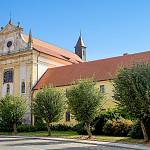 Zásmuky - klášter s kostel Stigmatizace sv. Františka Serafinského (2009)