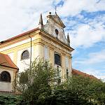 Zásmuky - františkánský klášter, kostel Stigmatizace sv. Františka Serafínského od severovýchodu (2016)