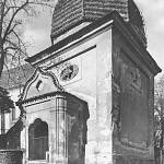 Zásmuky - kaplička sv. Kříže (1946-48, foto p. Dušek, SOkA Kolín)