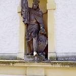 Kounice - sladovna, socha sv. Vávlava ve štítu (2017)