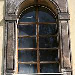 Přišimasy - kostel sv. Petra a Pavla, renesanční okno (2008)