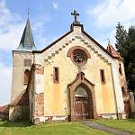 Oleška - kostel Všech svatých, západní průčelí (2017)