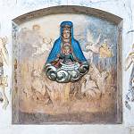 Rostoklaty - kostel sv. Martina, výklenek po instalaci reliéfu Klatovské madony (2020)