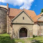 Hradešín - kostel sv. Jiří, renesanční předsíň (2022)