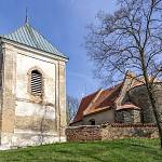 Hradešín - kostel sv. Jiří, celkový pohled na areál od severozápadu (2024)