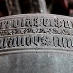 Hradešín - zvonice, zvon Jakub, detail nápisu gotickou minuskulí (2014)