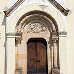 Pečky - kostel sv. Václava, západní vchod (2017)