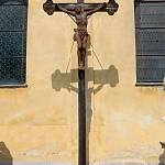 Malotice - kostel sv. Matouše, misijní kříž u jižní stěny kostela (2017)