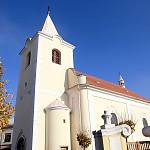 Týnec nad Labem - kostel sv. Jana křtitele od jihozápadu (2015)