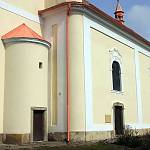 Týnec nad Labem - kostel sv. Jana Křtitele, jižní fasáda (2009)