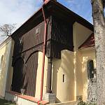 Týnec nad labem - kostel Panny Marie Sedmibolestné, jižní oratož od východu (2010)