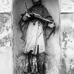 Chotouň - kaplička sv. Jana Nepomuckého, socha sv. Jana Nepomuckého (cca 1986, foto NPÚ ÚOP SČ)
