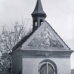 Kaple v Radovesnicích I před zbouráním (foto z 30. let 20. století, autor neznámý; SOkA Kolín)