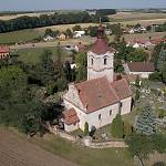 Polní Voděrady - kostel Navštívení Panny Marie od jihozápadu z dronu (2017)