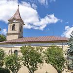 Ohaře - kostel sv. Jana Nepomuckého, jižní průčelí (2018)