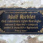 Ovčáry - hrobka rytíře Františka Horského, nápisová deska u rakve Adolfa Richtera (2025)