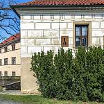 Kostelec nad Černými lesy - zámek, pohled na zakončení barbakánu na západní straně (2025)