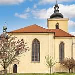 Kostelec nad Černými lesy - zámecký kostel sv. Vojtěcha, jižní průčelí (2021)