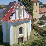 Kostelec nad Černými lesy - kostel sv. Jana Křtitele, západní průčelí (2018)
