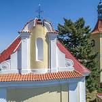 Kostelec nad Černými lesy - kostel sv. Jana Křtitele, detail západního štítu (2018)