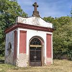 Kostelec nad Černými lesy - kaple sv. Jana Nepomuckého, pohled od západu (2018)