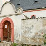 Ratboř - kostel sv. Václava, brána v ohradní zdi (2016)