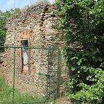 Hranice - zříceniny tvrze, pohled od jihu (2. 6. 2012)