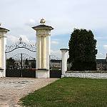 Hřbitovní brána (2007)