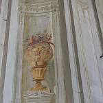 Drahobudice - kostel Nejsvětější Trojice, detail výzdoby pilastrů v dolní části (2019)