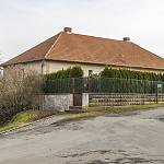 Chotouchov - tvrz, pohled od jihozápadu (2020)