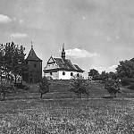 Rasochy - pohled na kostel se zvonicí a farou (60. léta 20. století, neznámý autor)
