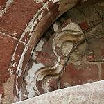 Stříbrná Skalice-Rovná - kostel sv. Jakuba, detail výzdoby severního vstupního portálu (2007)