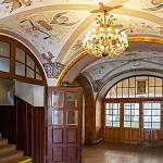 Svojšice - zámek, vstupní hala v přízemí severního křídla (2025)