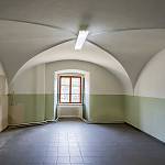 Svojšice - zámek, jedna z místností přízemí východního křídla (2025)