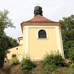 Stříbrná Skalice - kostel sv. Jana Nepomuckého, pohled od východu (2015)
