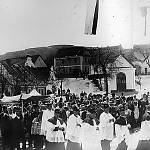 Stříbrná Skalice - zaniklá kaple P. Marie (27. dubna 1912 při generální vizitaci farnosti - pod baldachýnem arcibiskup Lev Skrbenský, foto F. Hanka, SOKa Kolín)