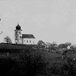 Kostelní Střímelice - situace kostela a zatím dobře zřetelného tvrziště (1906)