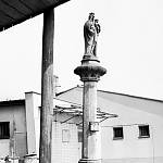 Konárovice - mariánský sloup (1967, archiv Národního památkového ústavu - Územního odborného pracoviště středních Čech v Praze)