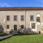 Suchdol - zámek, jižní průčelí (2024)