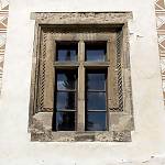 Suchdol - zámek, dvoudílné renesanční okno v jižním průčelí (2016)