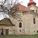 Poříčany - kostel Narození Panny Marie, celkový pohled od jihu (2016)