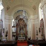 Předhradí - kostell Nanebevzetí Panny Marie, pohled k presbytáři (2015)