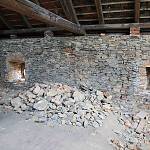 Škvorec - starý zámek, půda barokního západního paláce (2009)